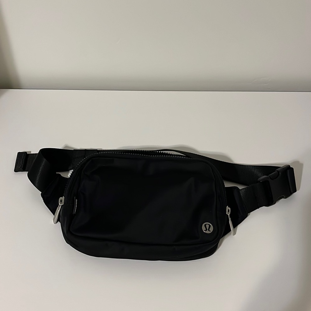 Lululemon large everywhere belt bag black 2L